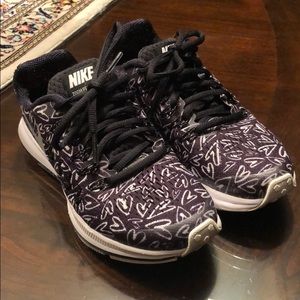 Nike  girls Zoom Pegasus 33 size 1.5 US youth